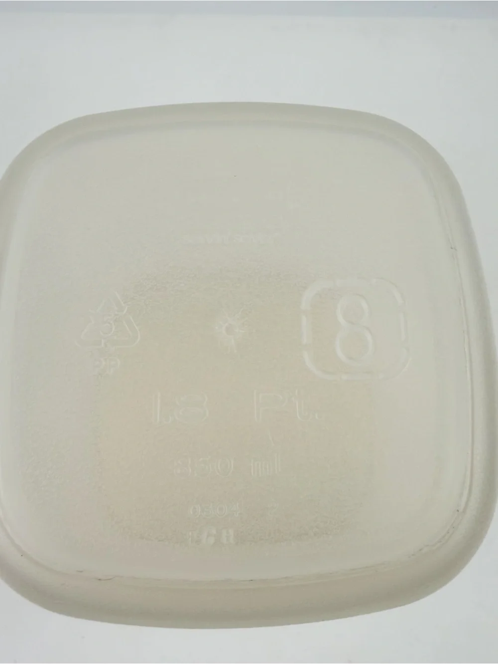 Rubbermaid #8 Servin Saver Canister Almond Lid 1.8 Pint Square Vintage VGC
